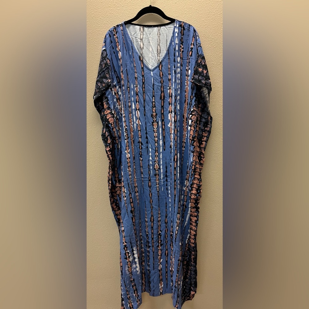 Unbranded - Unsized - NEW Without Tags - Blue and Black Patterned V-Neck Caftan